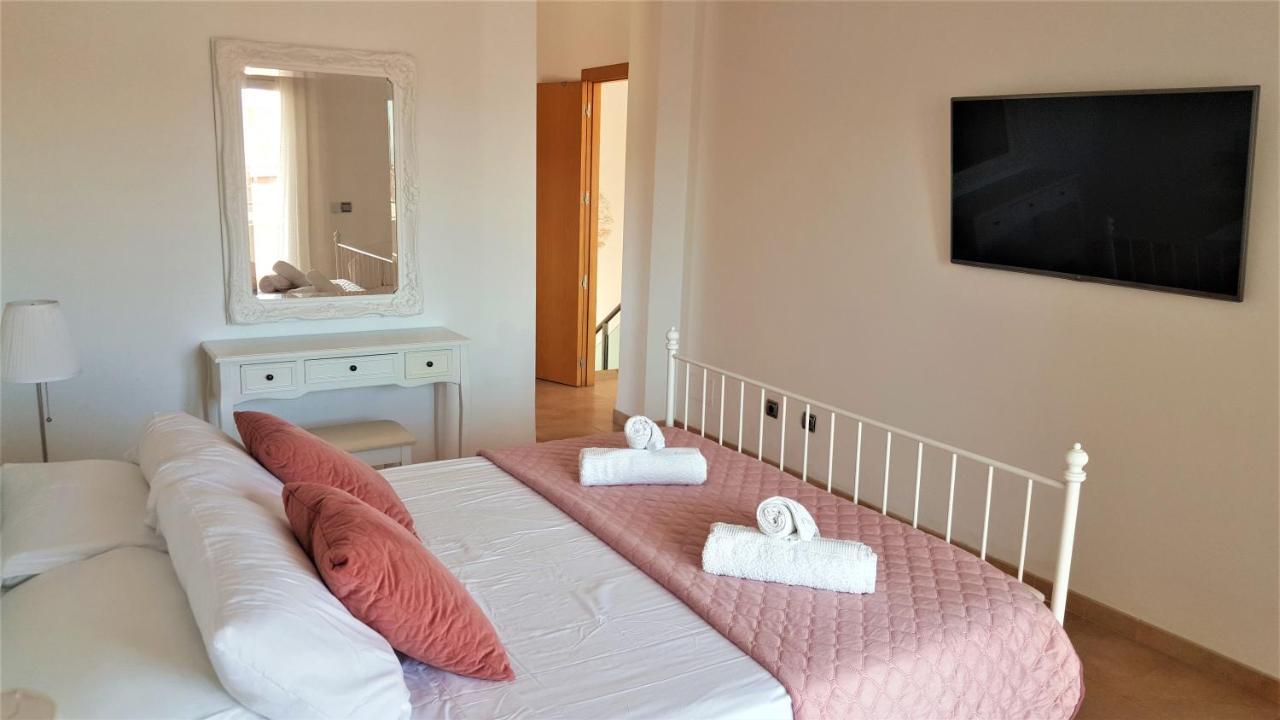5 Bedrooms Private House 300M From Beach Roquetas de Mar Dış mekan fotoğraf
